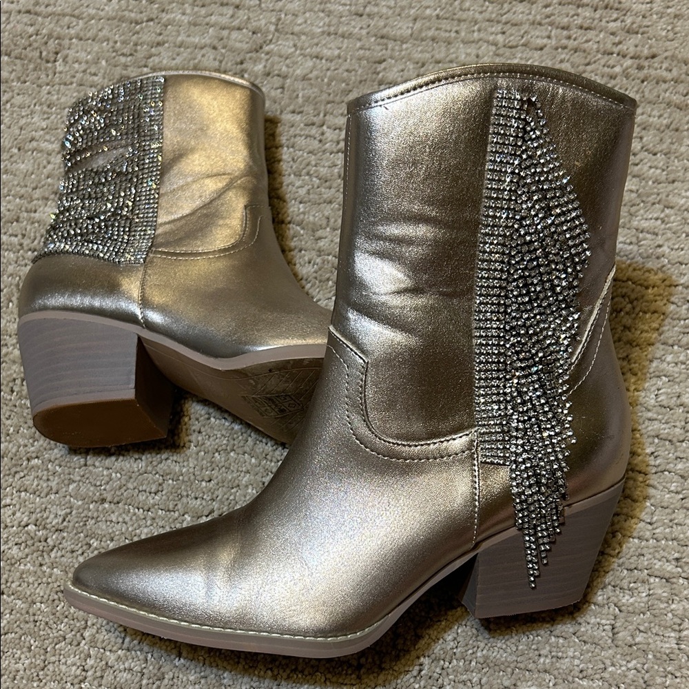 Oasis Society Champagne Rose Golden Rhinestone fringe boots size 7.5